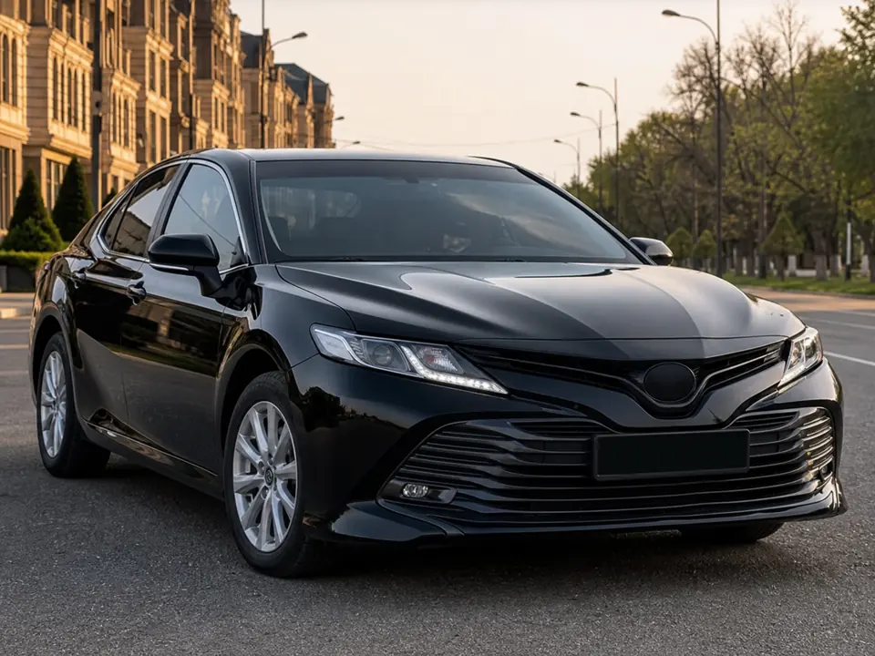Чёрная Toyota Camry