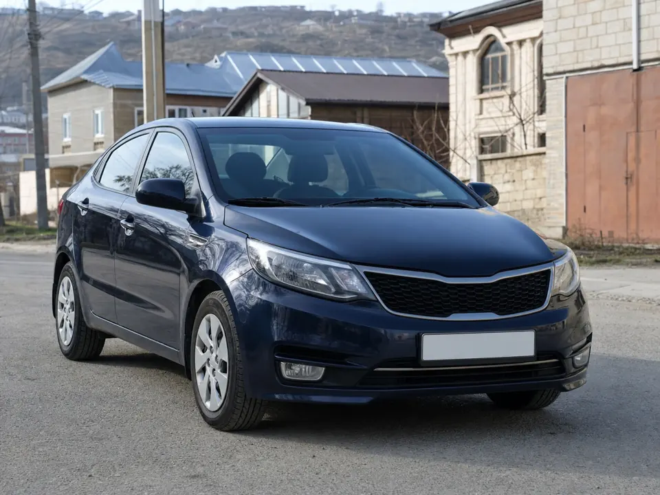 Синяя Kia Rio